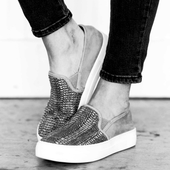 Street Chic Steve Madden Sneakers - Picture 4 of 6